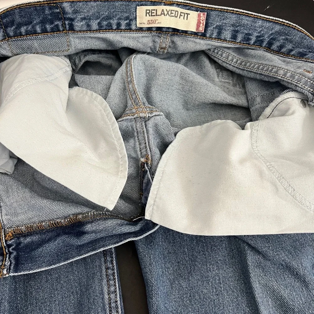 Levis 550 Relaxed Fit Tapered Leg Jeans Mens 36x30 Actual 36x29 Medium Wash Blue